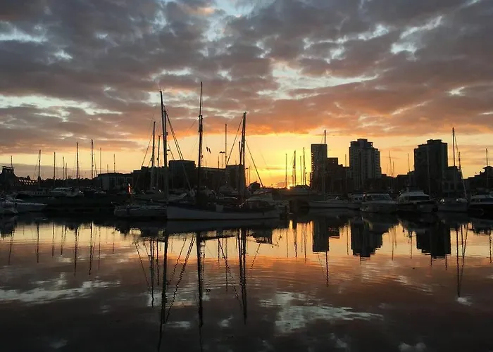Luxury 1 Bed Ipswich Marina Apartment Free Parking